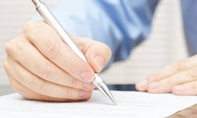 Befristete Arbeitsverträge können nicht mündlich geschlossen werden, sondern bedürfen der Schriftform.