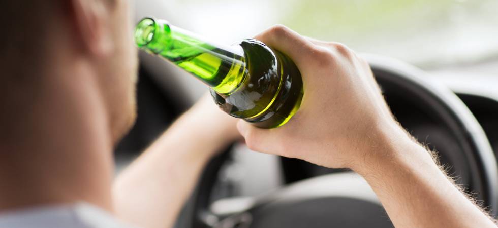 Fahren unter Alkoholeinfluss führt zu einem Fahrverbot und einem Führerscheinentzug.