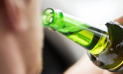 Fahren unter Alkoholeinfluss führt zu einem Fahrverbot und einem Führerscheinentzug.