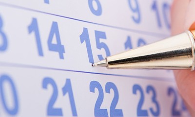 Arbeitnehmer können mit einer vier-wöchigen Frist zum 15. oder zum Ende eines Kalendermonats kündigen. 