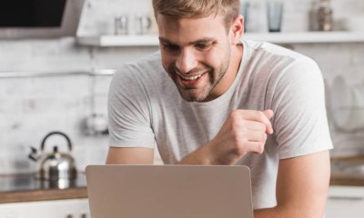 Wenn Sie zu festen Zeiten im Homeoffice arbeiten, muss der Arbeitgeber in der Regel die Kosten für die Büroausstattung übernehmen.