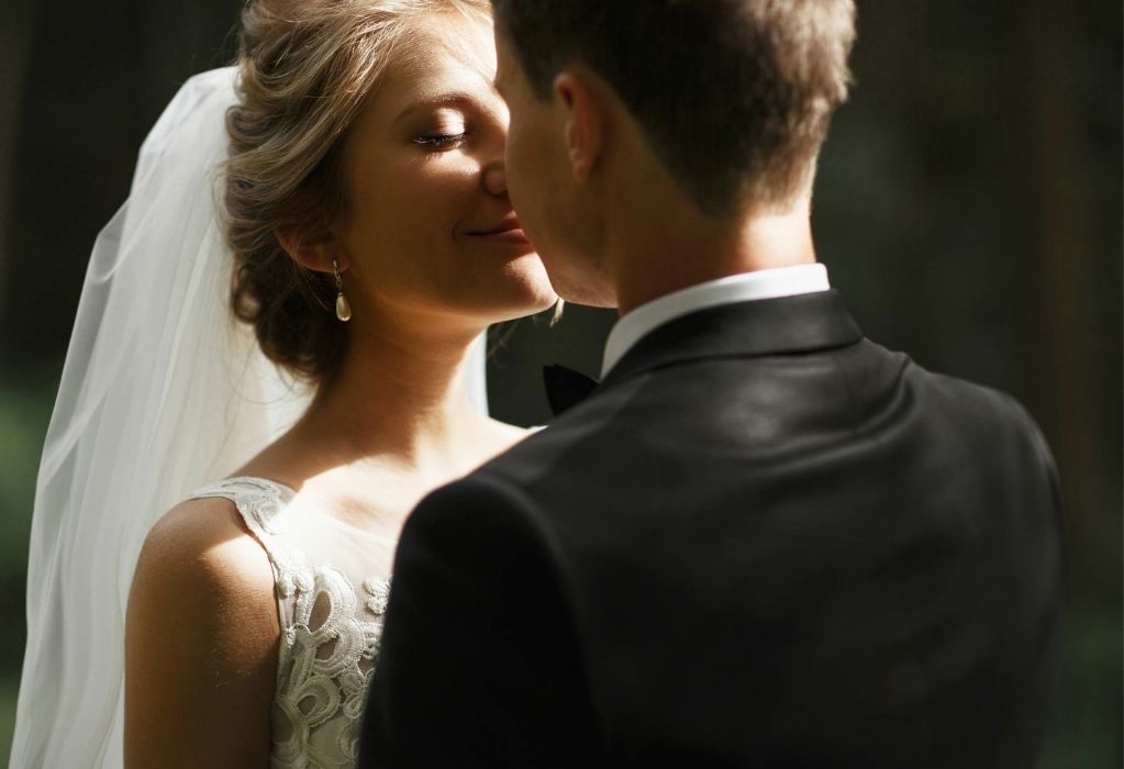 Bei Hochzeit steht Arbeitnehmern Sonderulaub zu.