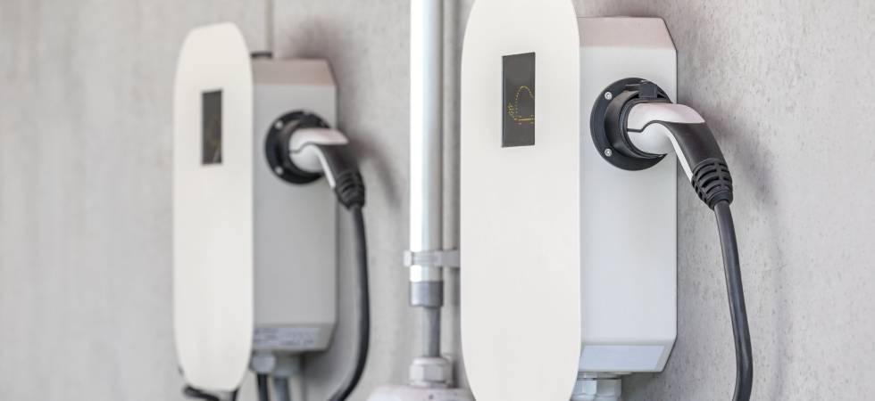 Nahaufnahme von Ladestationen für Elektroautos. 